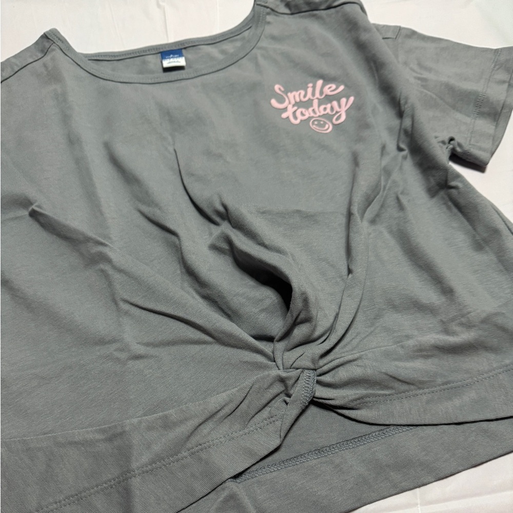 Girl old navy gray t shirt
